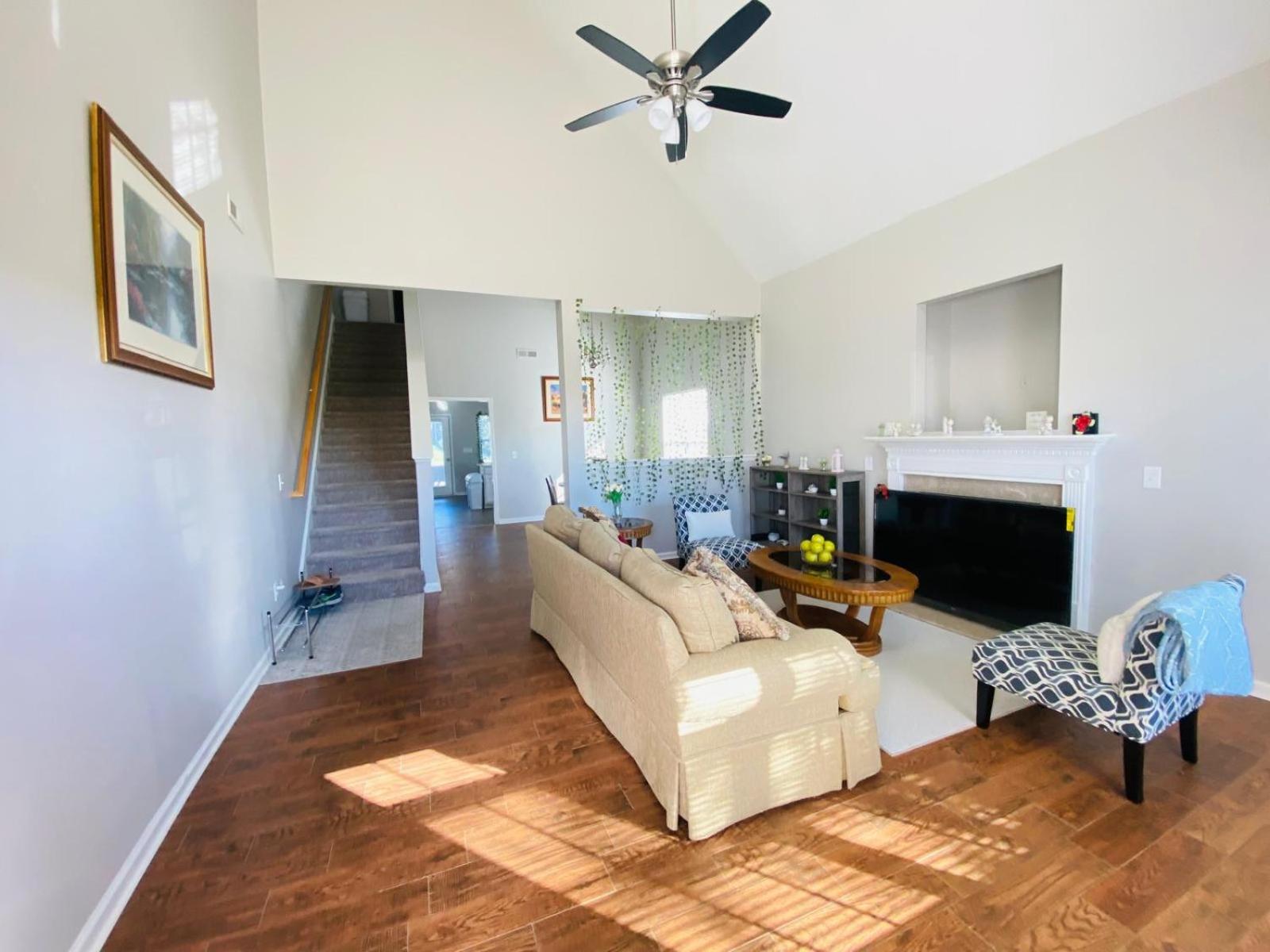 Private Room & Bathroom Close To Downtown Raleigh Exterior photo