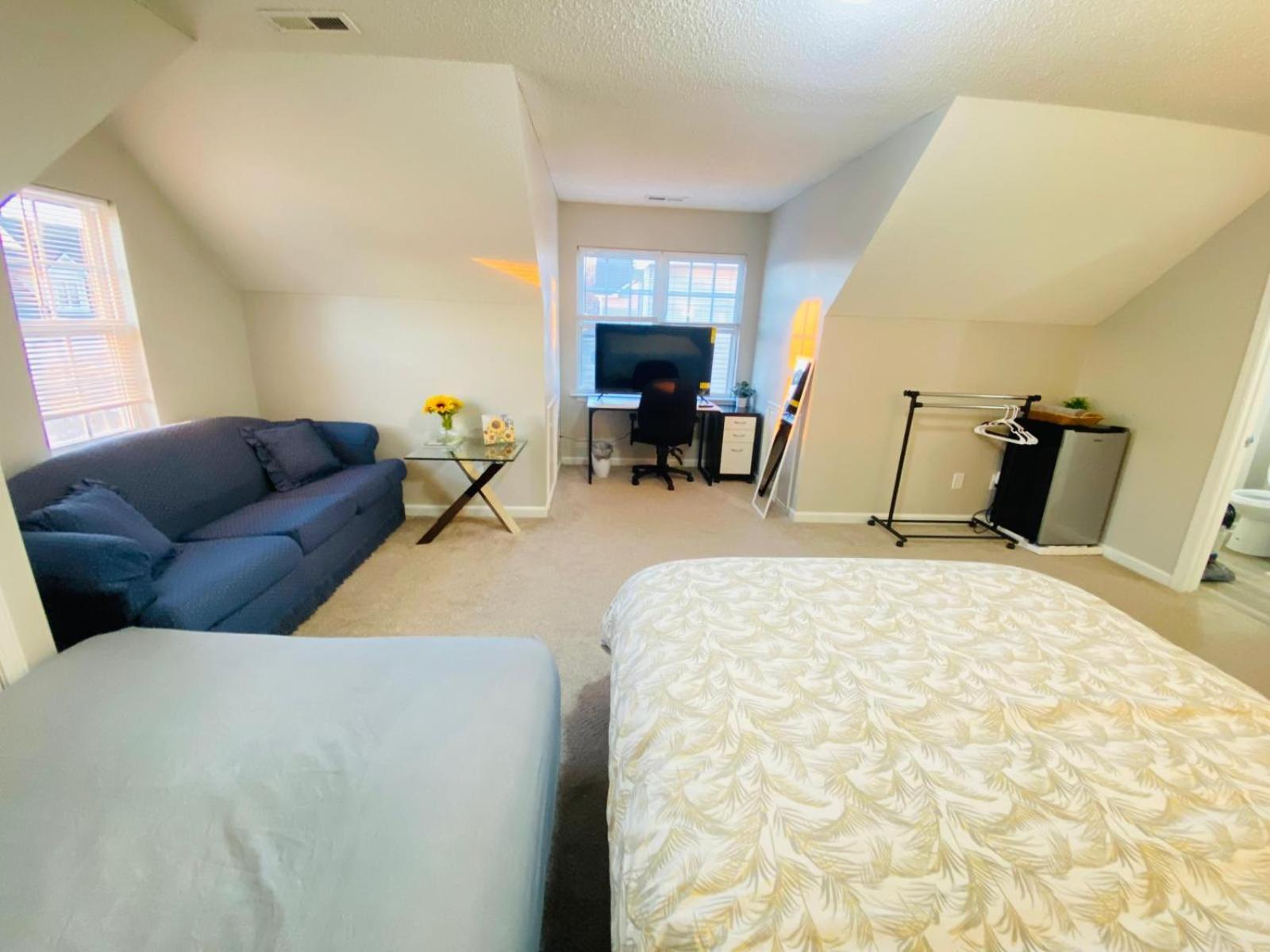 Private Room & Bathroom Close To Downtown Raleigh Exterior photo