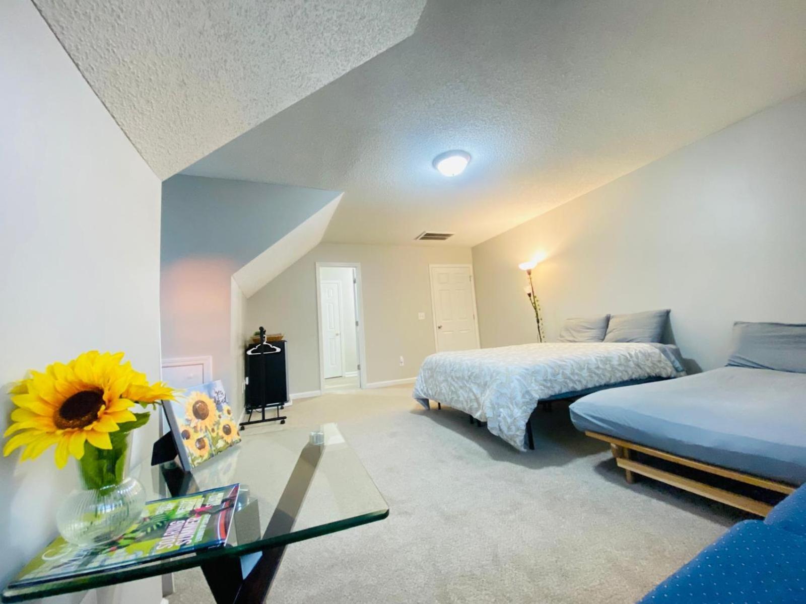Private Room & Bathroom Close To Downtown Raleigh Exterior photo